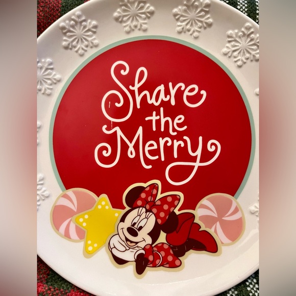 🎅🏼Hallmark Disney Minnie Mouse Share the Merry Snowflake 9" Round Cookie Plate🎄 - Picture 3 of 6
